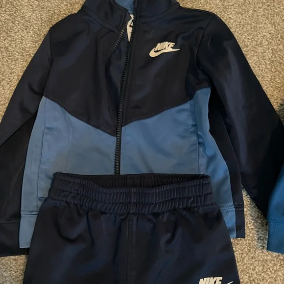 Toddler Nike Sets - Picture 3 of 3
